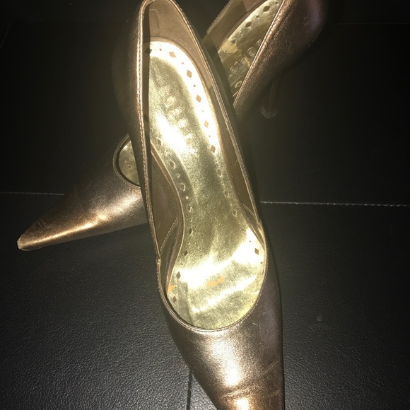 Shoes - Picture 2 of 5