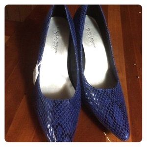 Blue Snakeskin texture shoes size 11