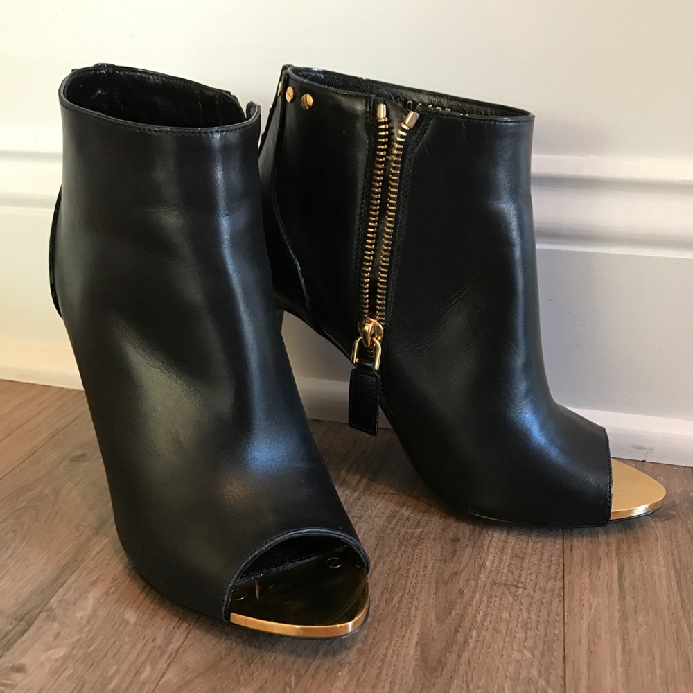 TOM FORD sz 5 leather booties with gold nailhead