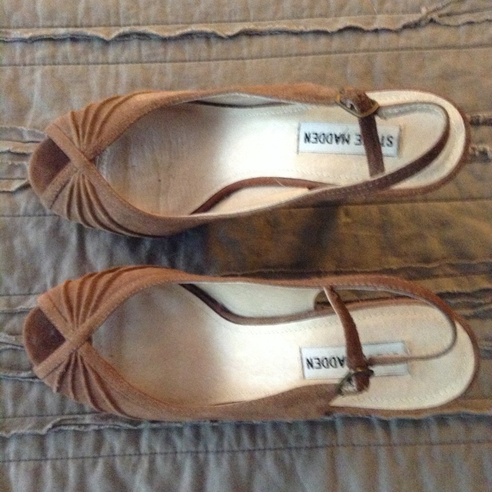 Steve Madden suede peep toes