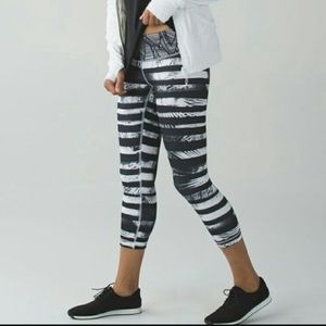 Lululemon Crop II Shady Palms Black & White