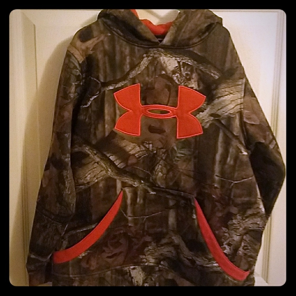 Camo under armour hoodie