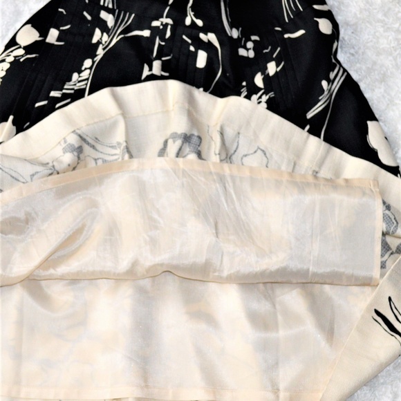 SOLD!Ann Taylor flower skirt - Picture 5 of 8