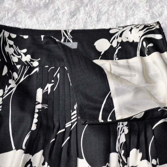 SOLD!Ann Taylor flower skirt - Picture 8 of 8