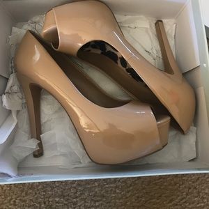 Jessica Simpson pumps