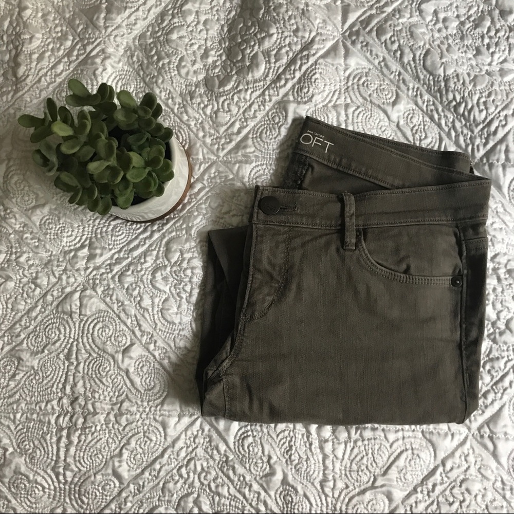 Ann Taylor Loft Olive Cropped Jeans 🍁