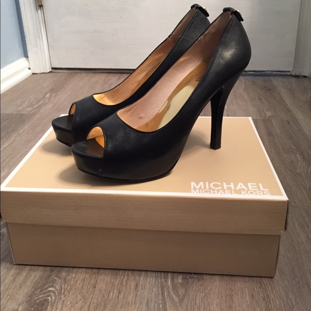 Michael Kors leather peep toe pump 7.5