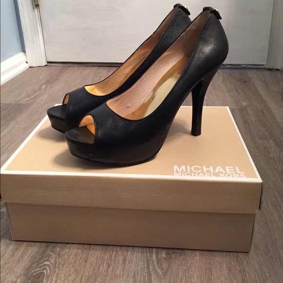 Michael Kors leather peep toe pump 7.5 - Picture 1 of 5