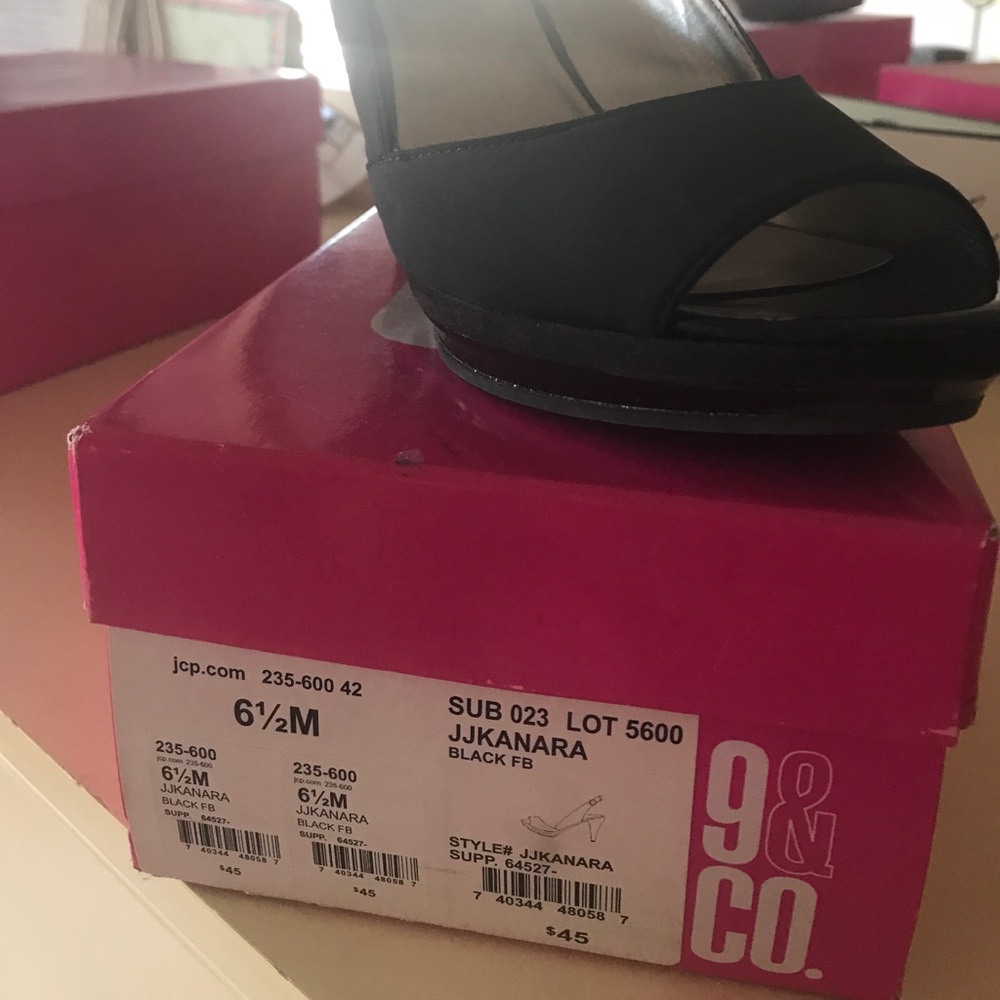 Sling back pump