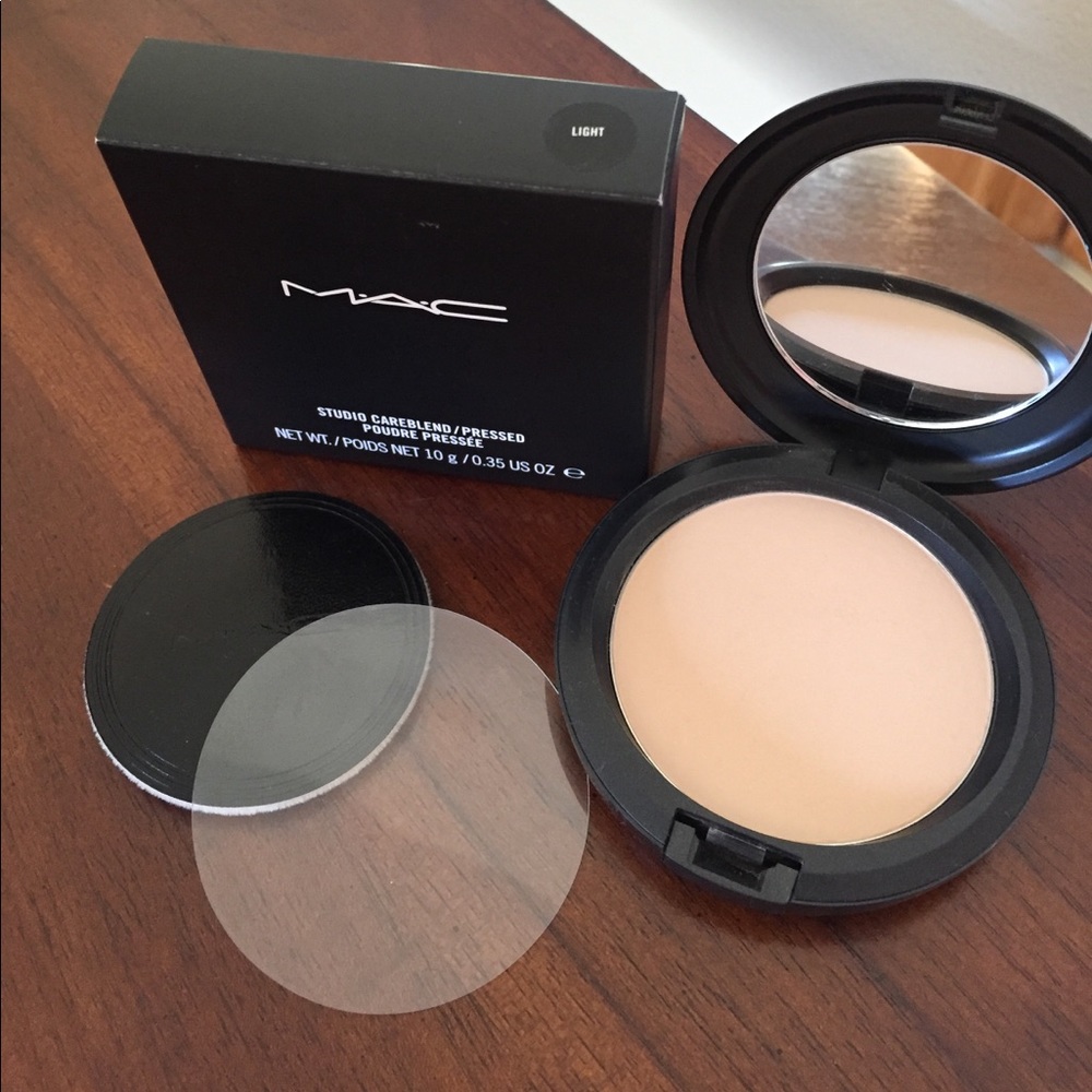 MAC Studio Careblend Pressed Powder Shade Light