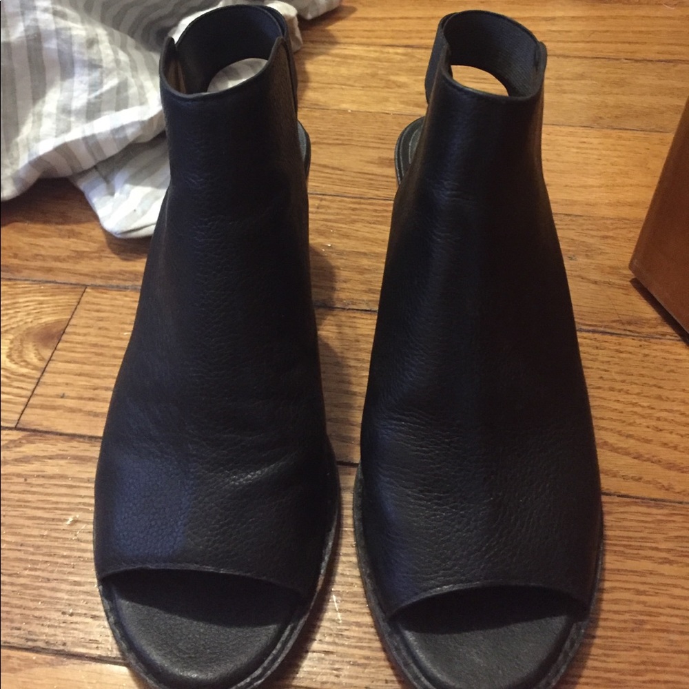 Kenneth Cole open toed heels