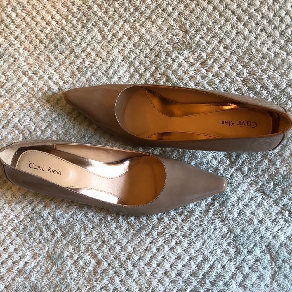 Calvin Klein Greige Patent leather pumps Sz 9m