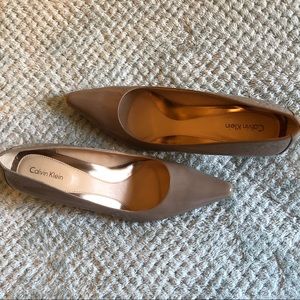 Calvin Klein Greige Patent leather pumps Sz 9m