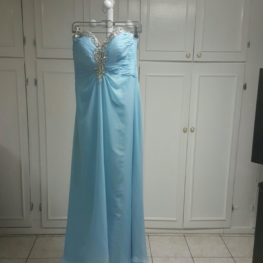 Tony Bowls prom dress size 8