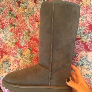 Women’s size 7 tall grey authentic UGG boots