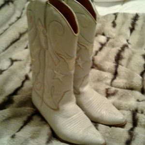 Loved "Nine West" boots "6"
