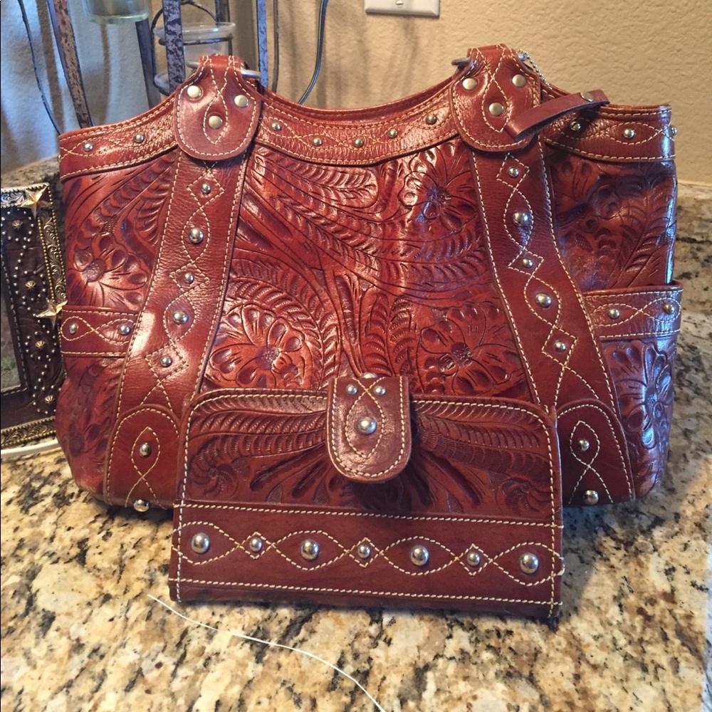 Tooled leather matching purse and wallet.