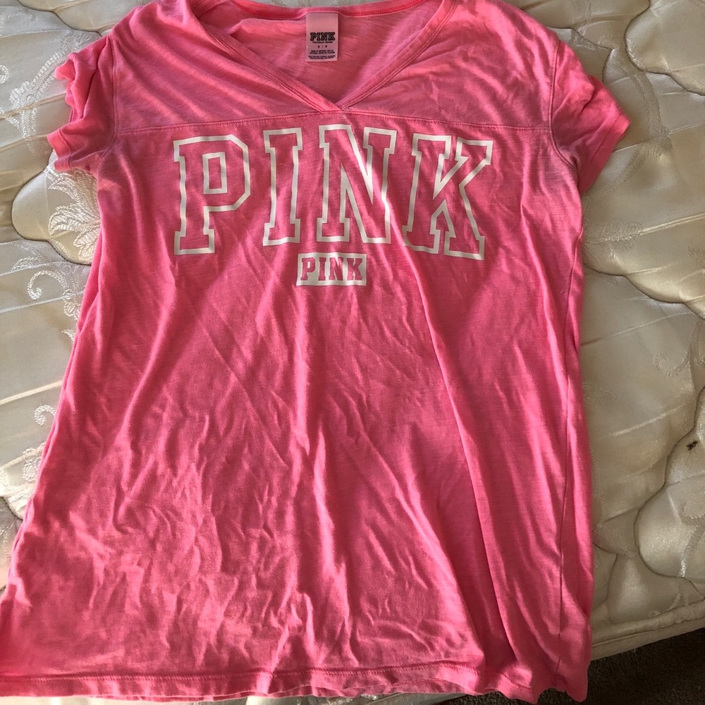 pink t-shirt