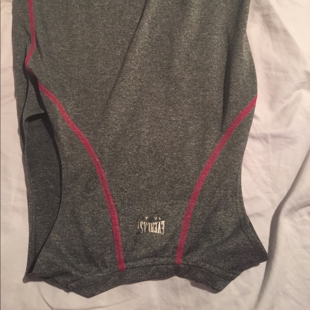 workout top - Picture 2 of 4