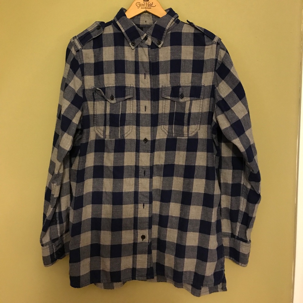 Gap navy and gray buffalo plaid flannel button up