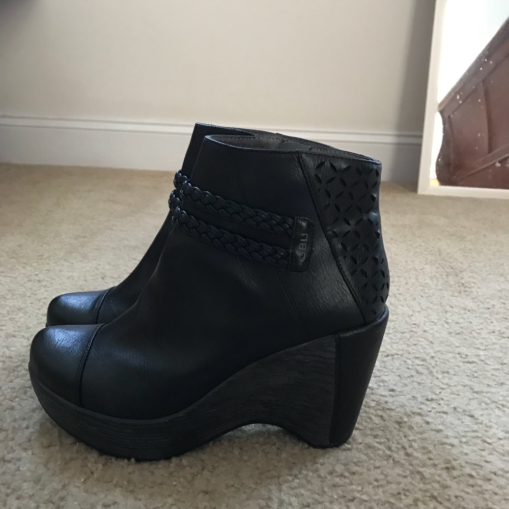 Black wedge boots