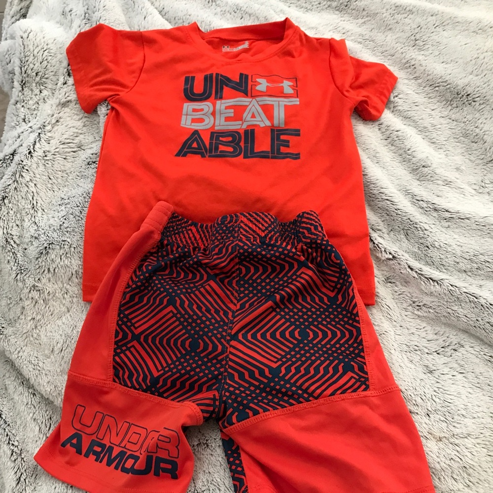 Under Armour Shirt and Short set!