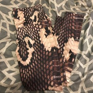 NWT Noli Snakeskin Pattern Leggings XL