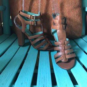 Franco Fortini Heels size 8 tan slightly worn