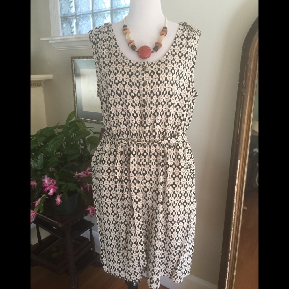 Easy to wear Merona sleeveless dress with pockets!