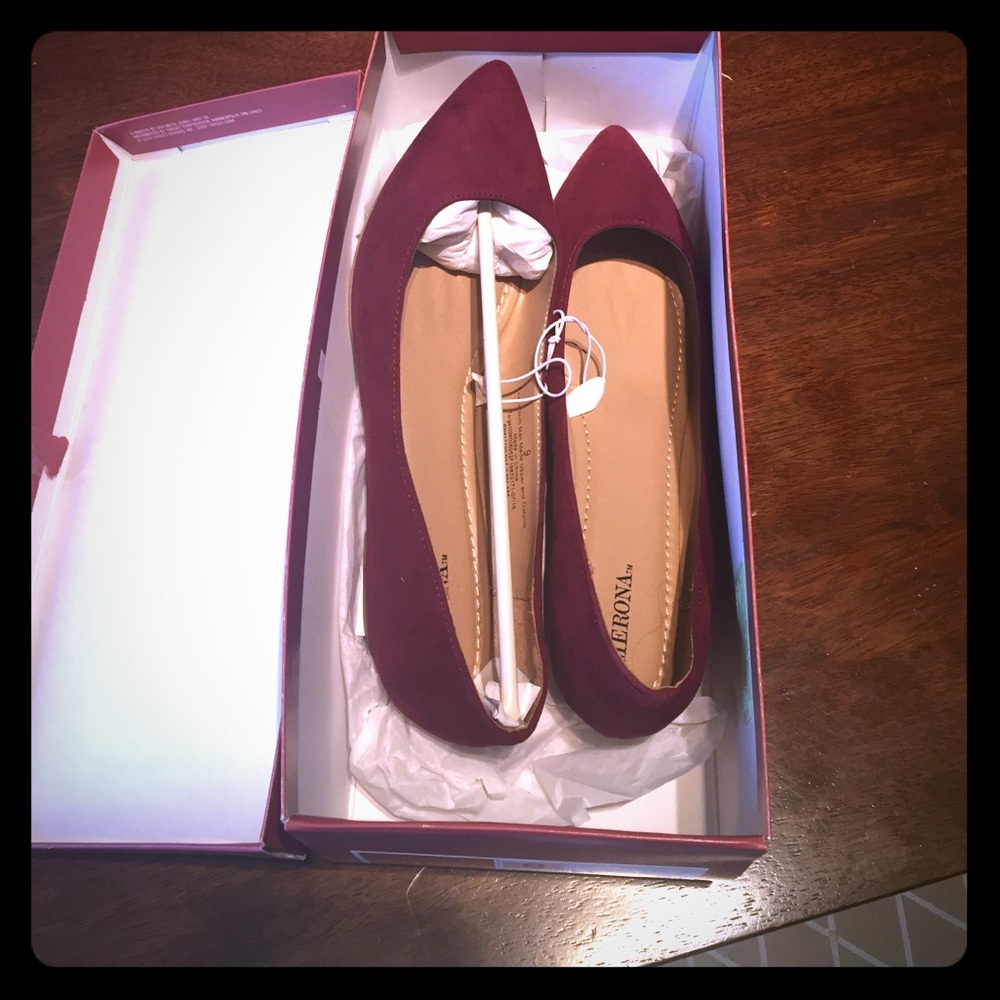 BNIB never worn Burgundy pointed flats