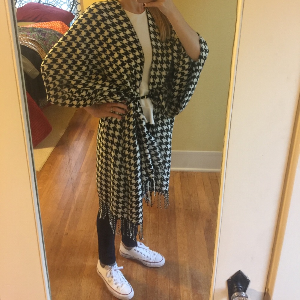 Houndstooth Wrap