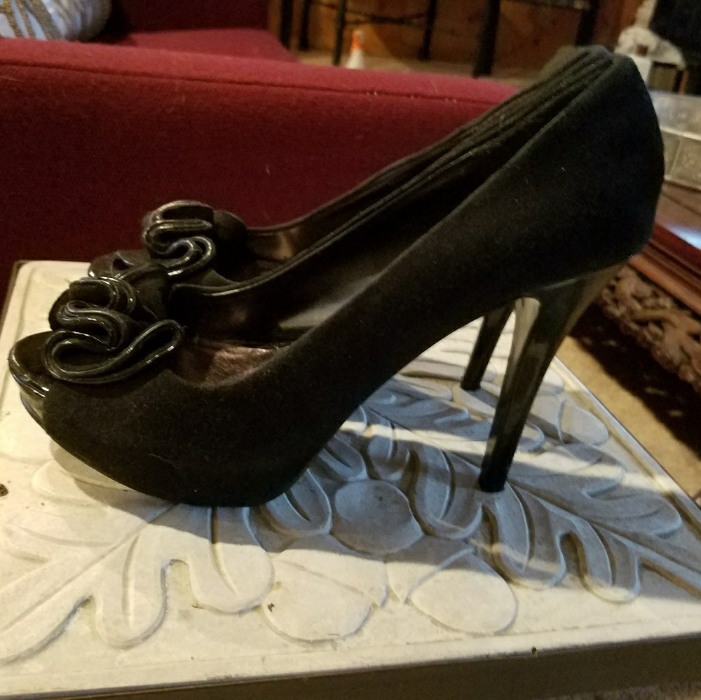 Steve Madden black suede pumps