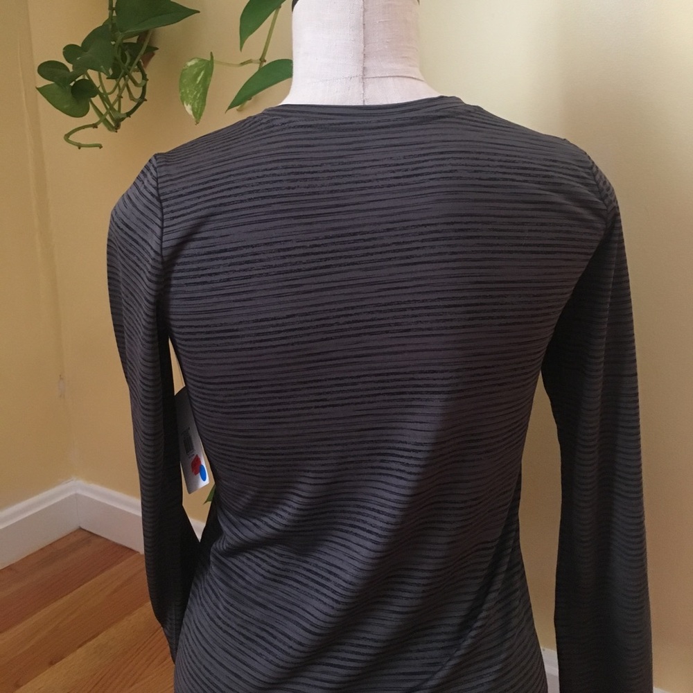 NWT Reebok Top - Picture 3 of 4