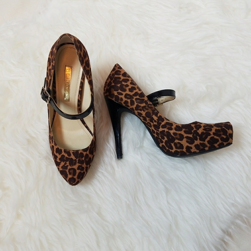 BCBG Leopard print pumps w/strap