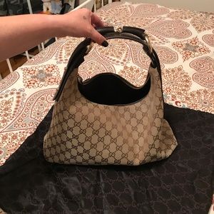Excellent condition Gucci medium horsebit hobo! 