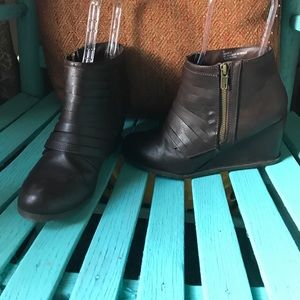 Brown wedge booties Kisses size 8 “Too Neve”