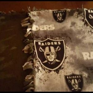 Oakland Raiders throw  blanket