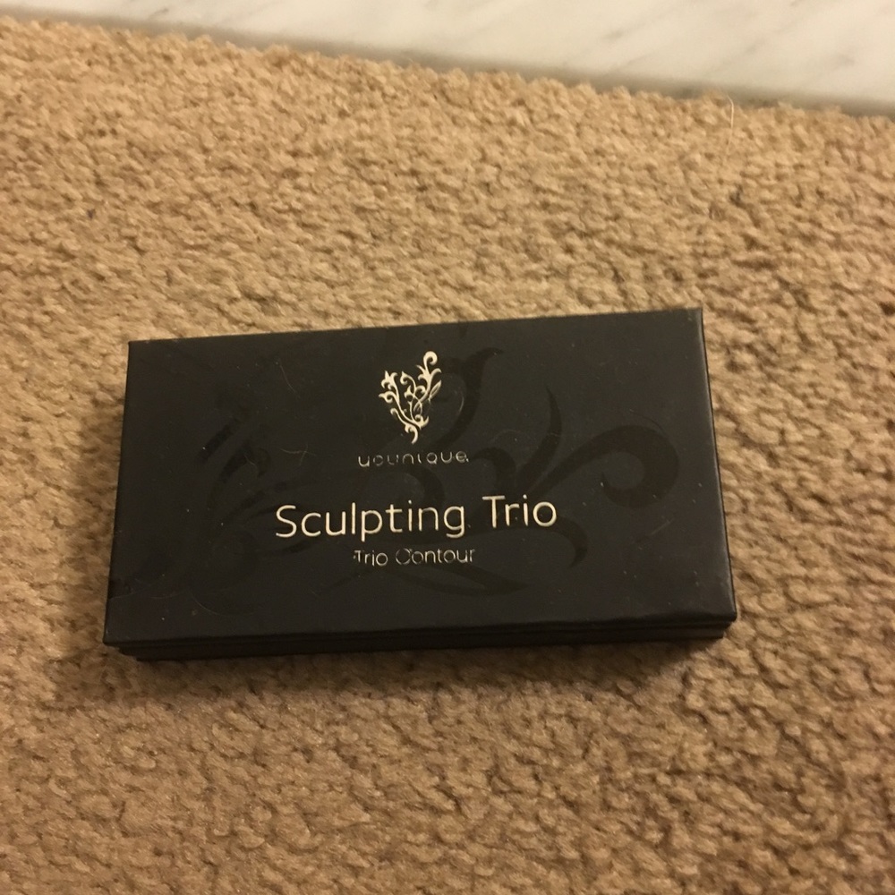 Younique contour kit in medium