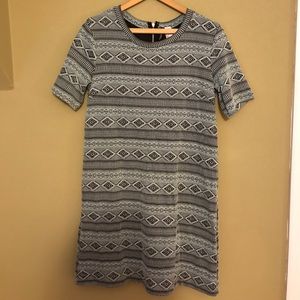 Patterned shift dress.