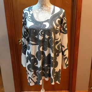 NWOT Go Couture tunic. Sz M