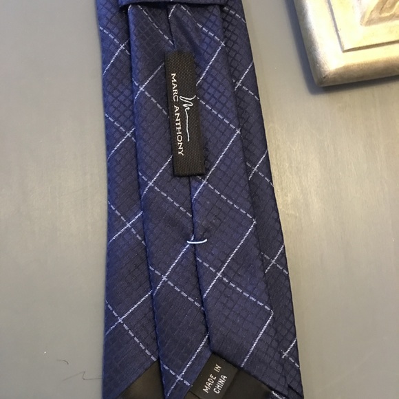 Men’s Marc Anthony tie - Picture 2 of 3