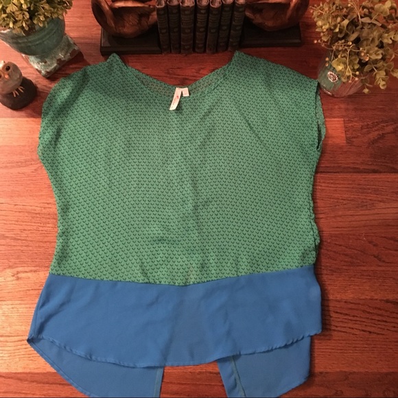 Red Closet Blouse - Picture 3 of 4