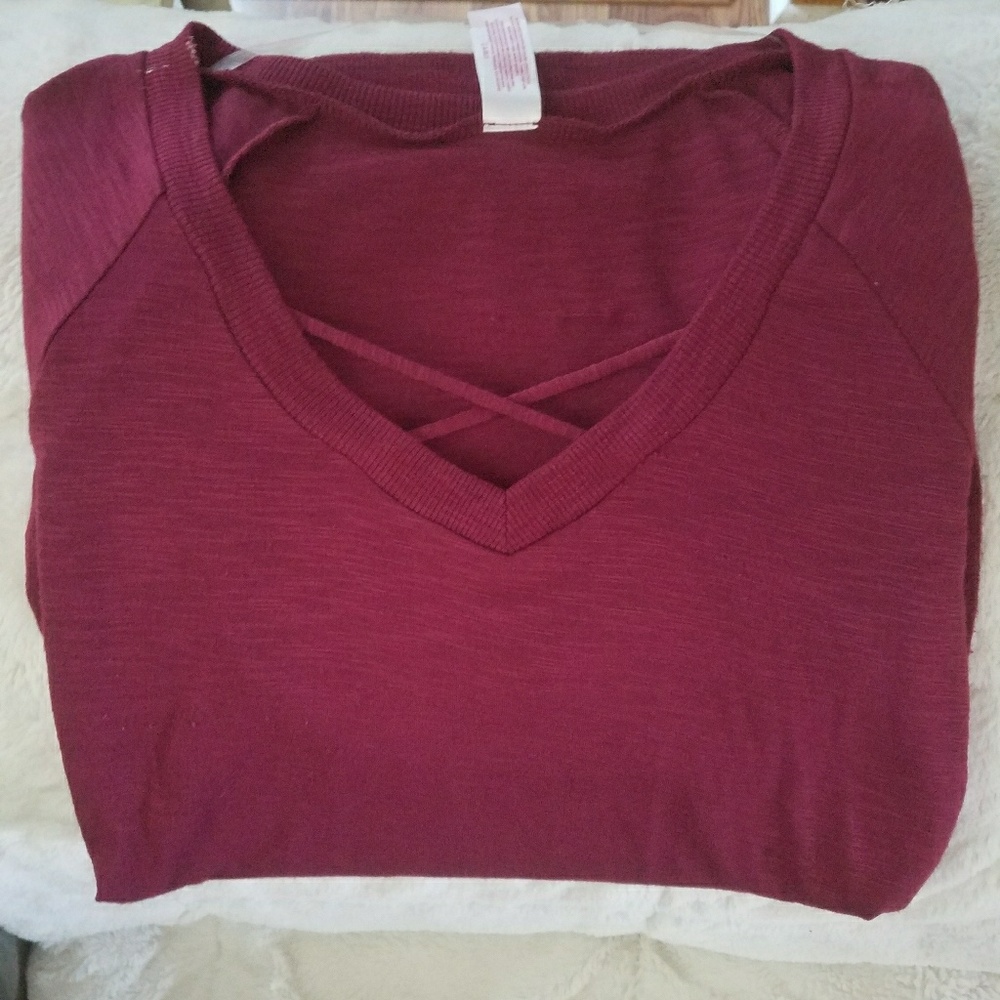Quarter length sleeve gorgeous maroon shirt