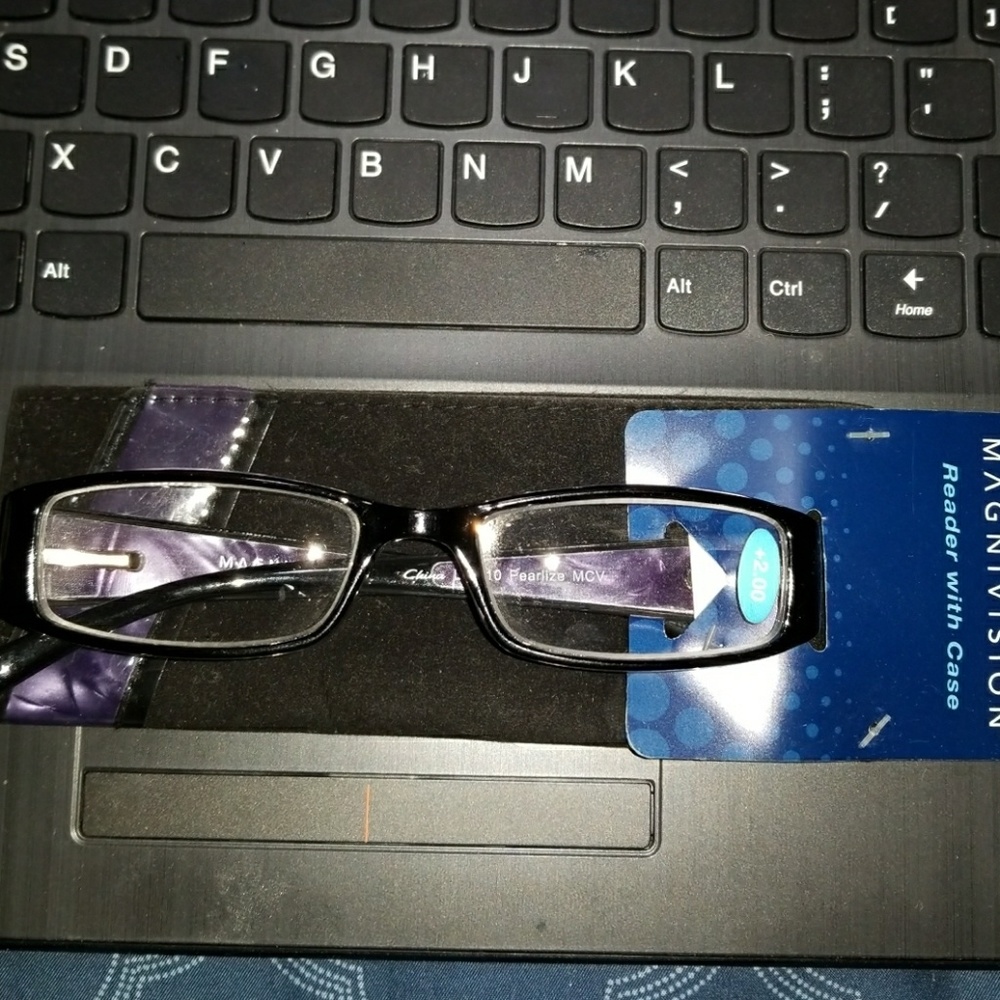 Magnivision Reader with Case