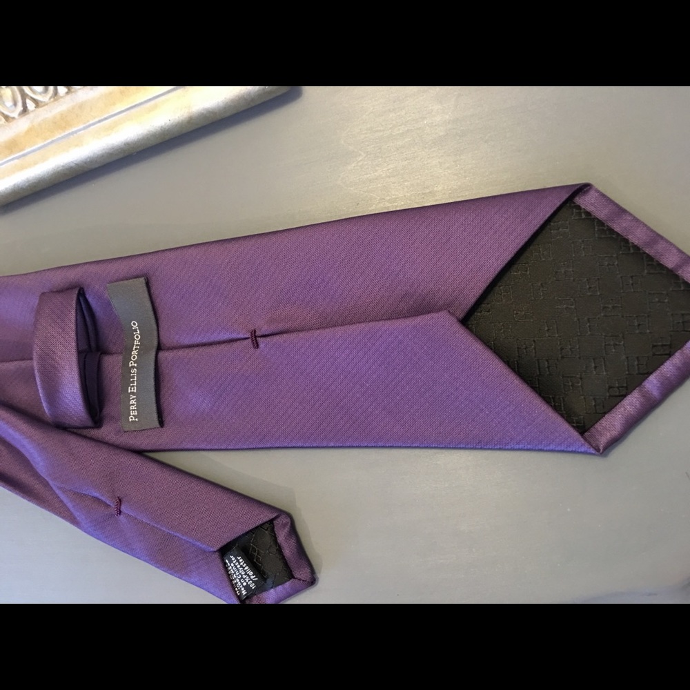 Men’s tie - Picture 2 of 3