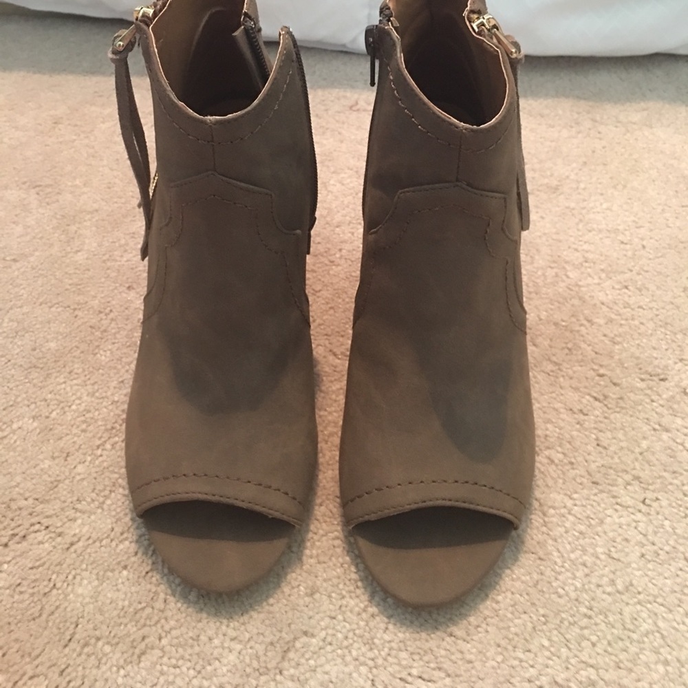Open toe booties - Picture 2 of 3