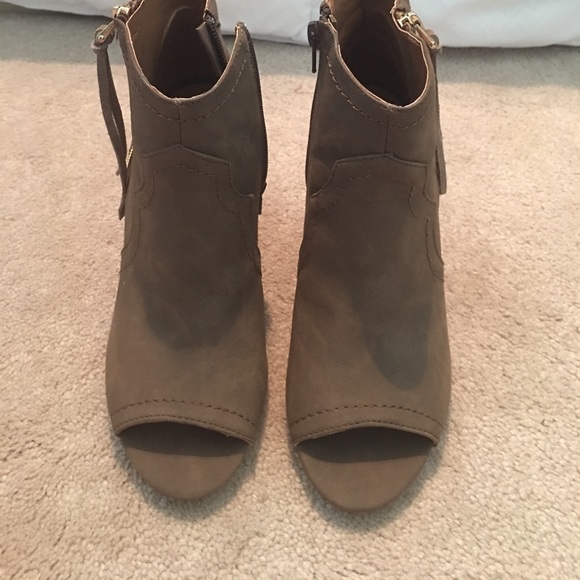 Open toe booties - Picture 2 of 3