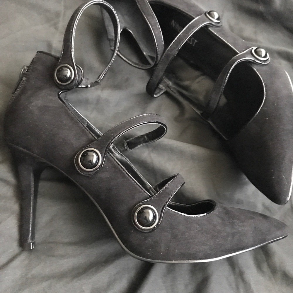 Black Nine West suede heels