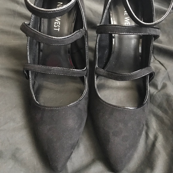 Black Nine West suede heels - Picture 2 of 2