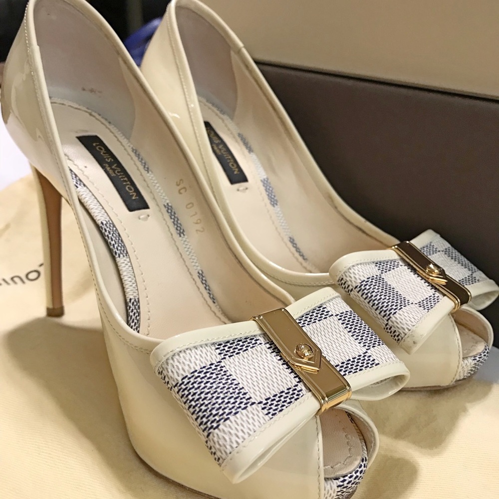 Louis Vuitton Damier Azur Heels Like New